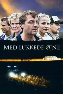 Med lukkede øjne poster