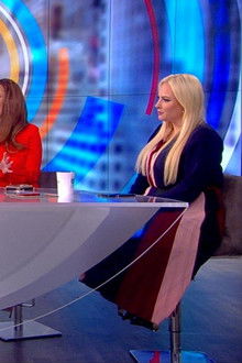 Amanda Peet and Thomas Llamas