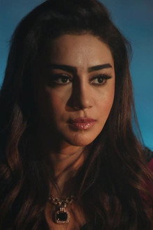Mehek Tries to Sell The Naagmanis