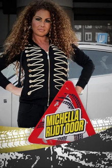 Michella rijdt door poster