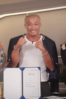 Macho man's makeover (Yoon Eun-Hye)