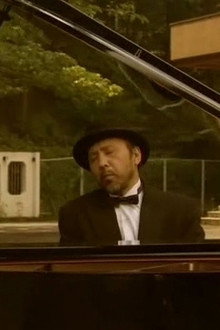 Pianist in the Gap of Time