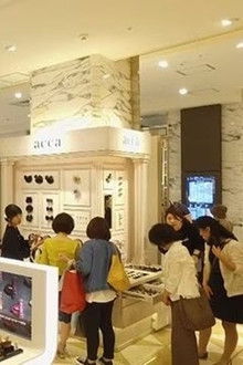 The Women on the Cosmetics Floor