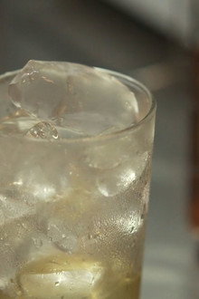 Highball and fried chicken