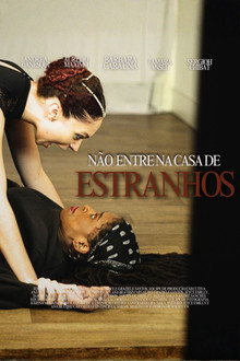 Capa do filme Não entre na casa de estranhos
