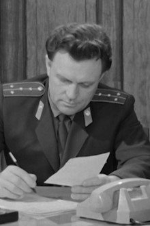 Человек в проходном дворе