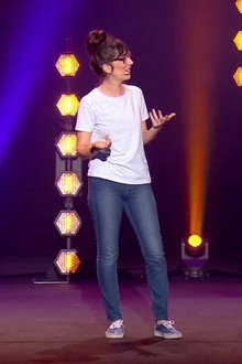 Nora Hamzawi au Casino de Paris