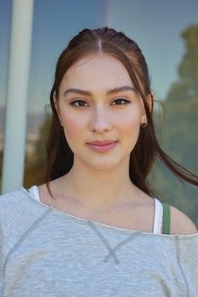 Photo of Lola Tung