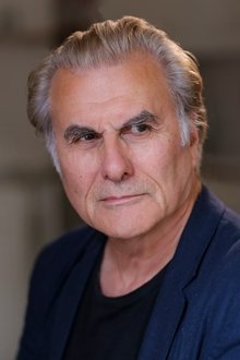 Photo of Oliver Cotton
