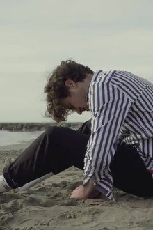 Ramené par les vagues