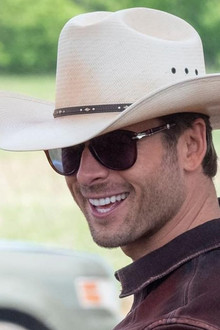 Photo of Glen Powell