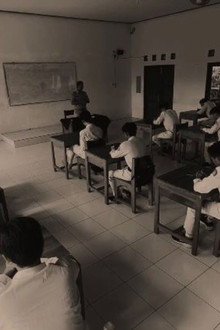 Hegemoni Realitas Dengan Fantasi Yang Sunyi