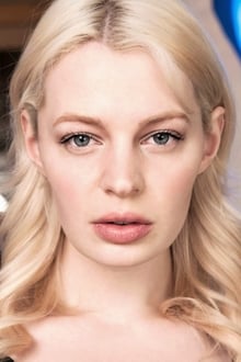 Photo of Chloe Farnworth