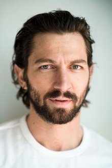 Photo of Michiel Huisman