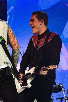 Busted: Pigs Can Fly Tour 2016