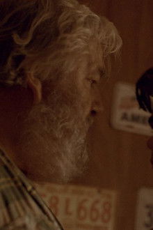 Vind-die-domme-trut-en-gooi-haar-in-de-rivier