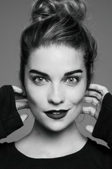 Photo of Annie Murphy
