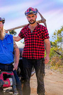 Opal Hunters: Red Dirt Road Trip