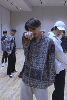 BACKSTAGE: TXT x EN-