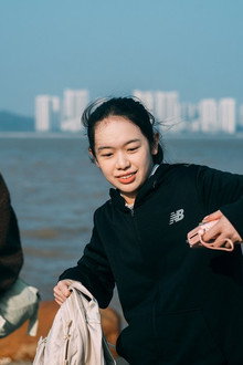 海风替我亲吻你的脸颊