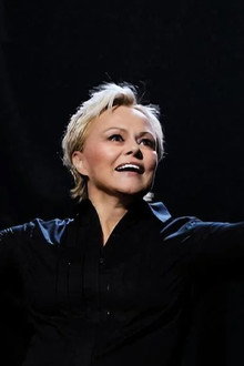 Muriel Robin reprend ses sketchs cultes : Et pof !