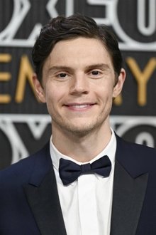 Photo of Evan Peters