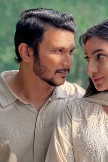 খুব কাছেরই কেউ