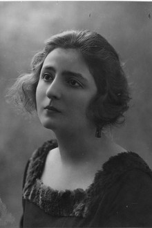Hélène Darly