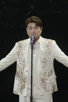 Along the Wind: The Seasons of Kim Ho Joong