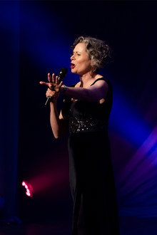 Judith Lucy: Judith Lucy Vs Men