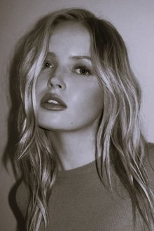 Photo of Ellie Bamber