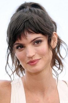 Photo of Charlbi Dean Kriek