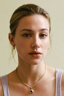 Photo of Lili Reinhart