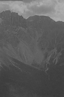 Scalatori del C.A.I. alle prese colle Dolomiti