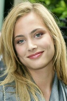 Photo of Nora Arnezeder