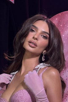 Photo of Emily Ratajkowski