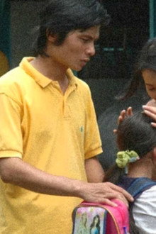 Cú và chim se sẻ