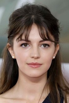 Photo of Ella Hunt