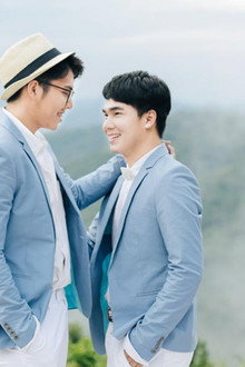 ตรงกลางระหว่างรัก​