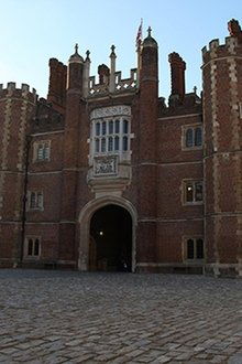 Secrets-of-the-Manor-House