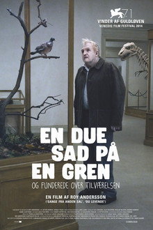 En Due Sad På En Gren Og Funderede Over Tilværelsen