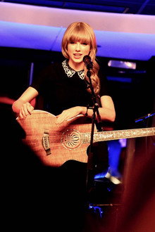 Taylor Swift: Live On the Seine