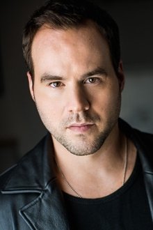 Photo of Lee Tichon