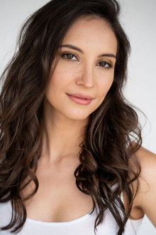 Photo of Samantha Robinson