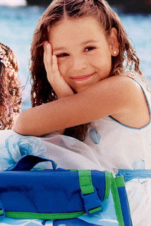 Amy, la niña de la mochila azul