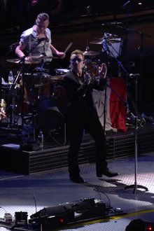 U2-iNNOCENCE-+-eXPERIENCE-Live-in-Paris---06122015