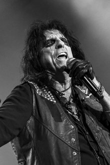 Alice-Cooper-Brutally-Live