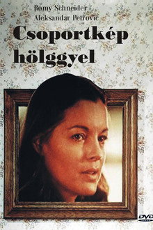 Csoportkép hölggyel