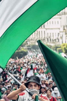 Deux Vies Pour l'Algérie Et Tous Les Damnés De La Terre