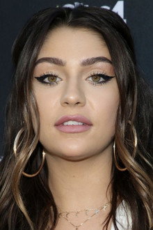 Photo of Andrea Russett